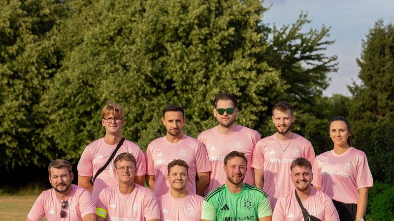 VfL Zeitspiel bei der Sportwoche Derichsweiler 2026 – Mannschaftsfoto im Abendlicht